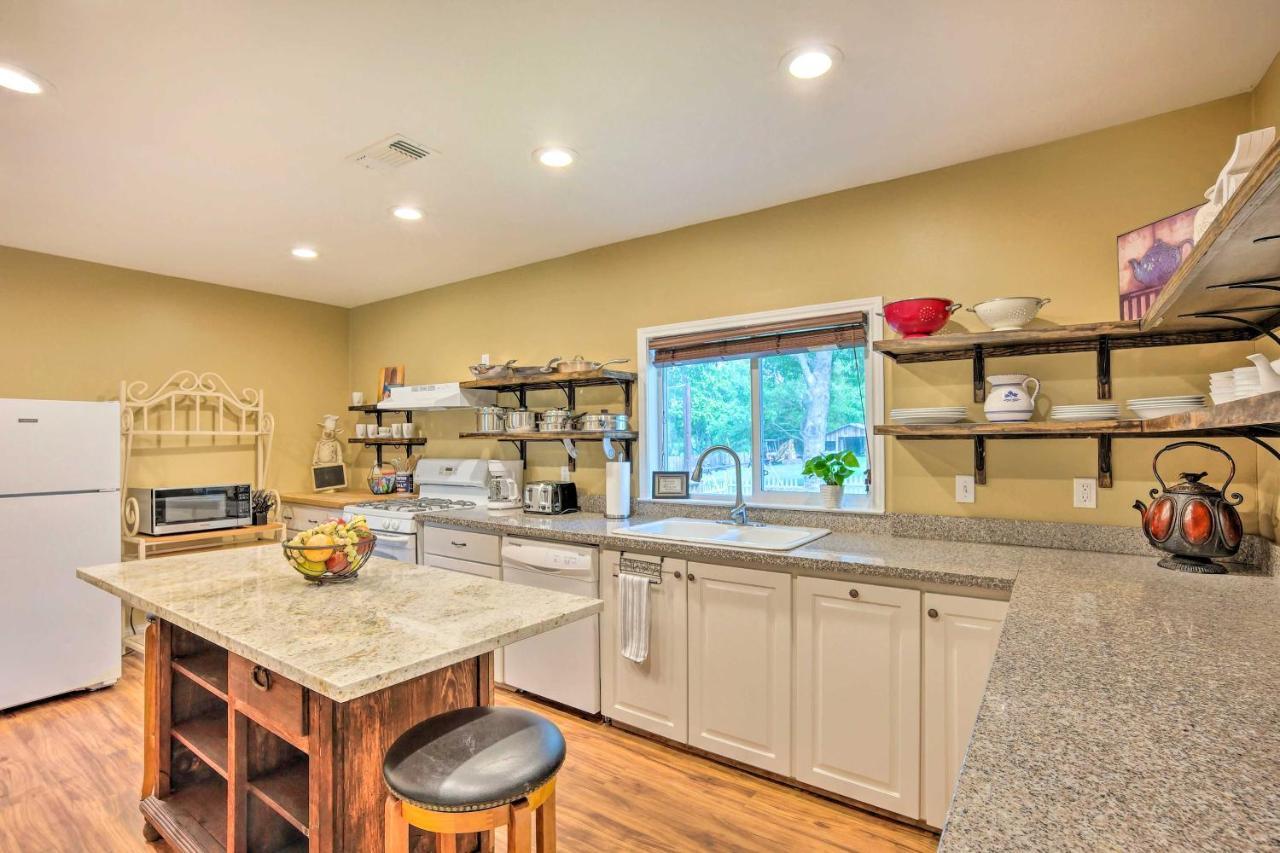 The Gathering Place Brenham Home On 6 Acres Esterno foto